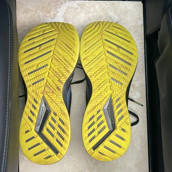 Brooks Levitate Running Shoes - Picture 3 of 7